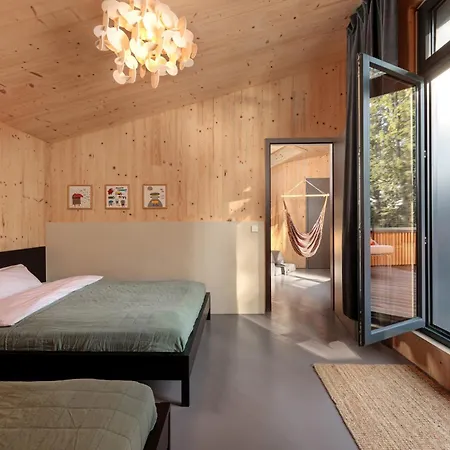 Elf Am - Haus 10 滕普林